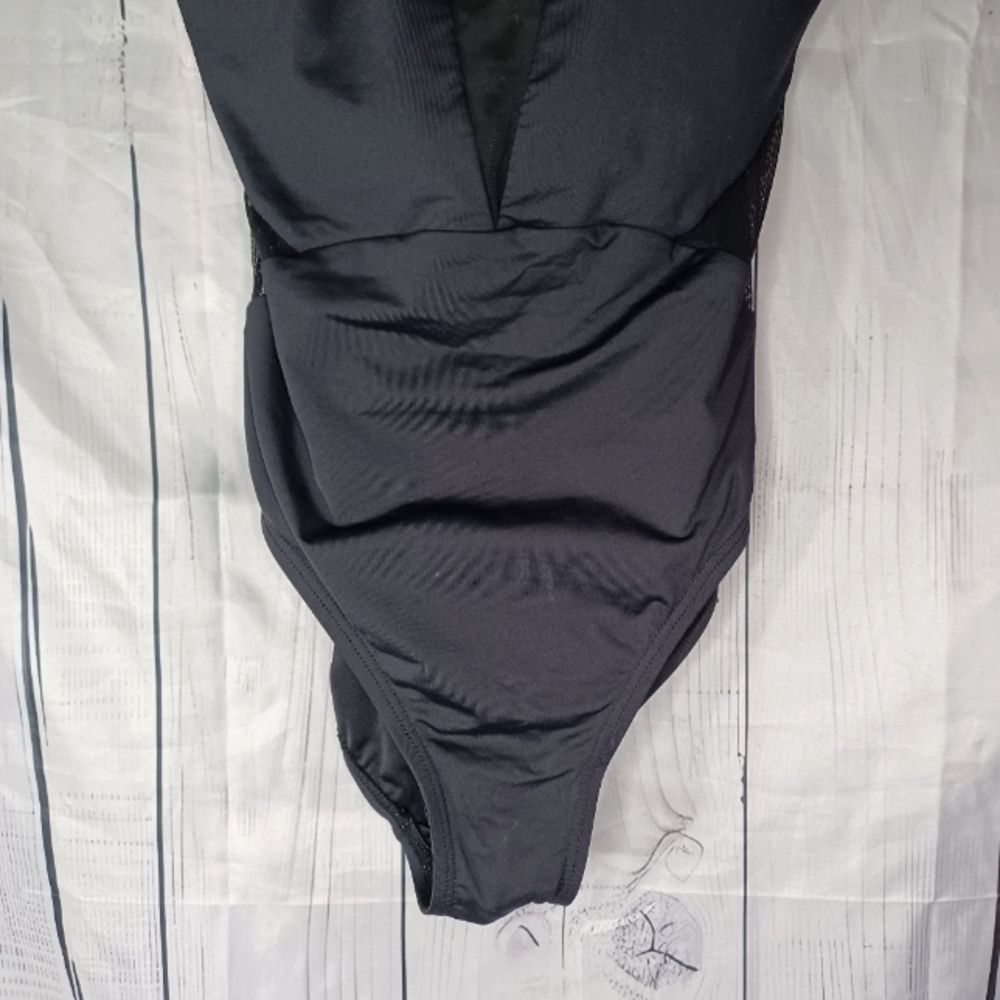 La Blanca Island Goddess Minimalist Black One-Piece Swimsuit - Picture 9 of 9
